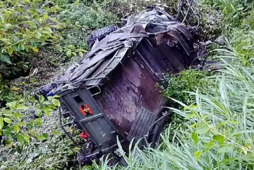 ৩৫০ ফুট গভীৰ খাৱৈত পৰিল সেনাৰ বাহন, শ্বহীদ ৫ জোৱান