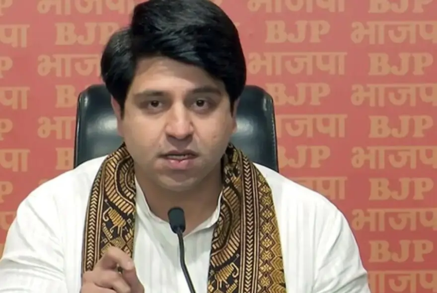 মনমোহন সিঙক অপমান কৰাৰ অভিযোগ উত্থাপন বিজেপিৰ