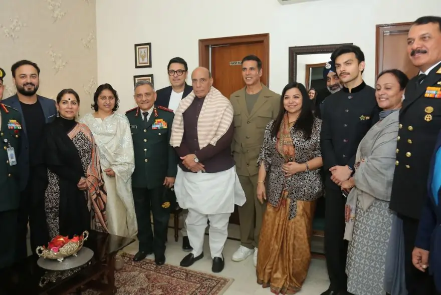 প্ৰতিৰক্ষা মন্ত্ৰী ৰাজনাথ সিং আৰু সশস্ত্ৰ বাহিনীৰ মুৰব্বীয়ে চালে ‘স্কাই ফৰ্চ’...