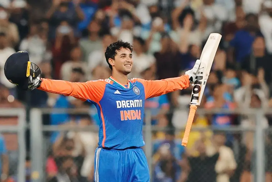 ৱাংখেড়েত অভিষেকৰ ধুমুহা...ইংলেণ্ডৰ বিৰুদ্ধে বিস্ফোৰক শতক