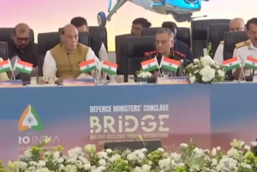 ‘ভাৰত দীৰ্ঘদিন ধৰি শান্তি আৰু নিৰাপত্তাক সমৰ্থন কৰি আহিছে’, প্ৰতিৰক্ষা মন্ত্ৰীৰ সন্মিলনত মন্তব্য ৰাজনাথ সিঙৰ