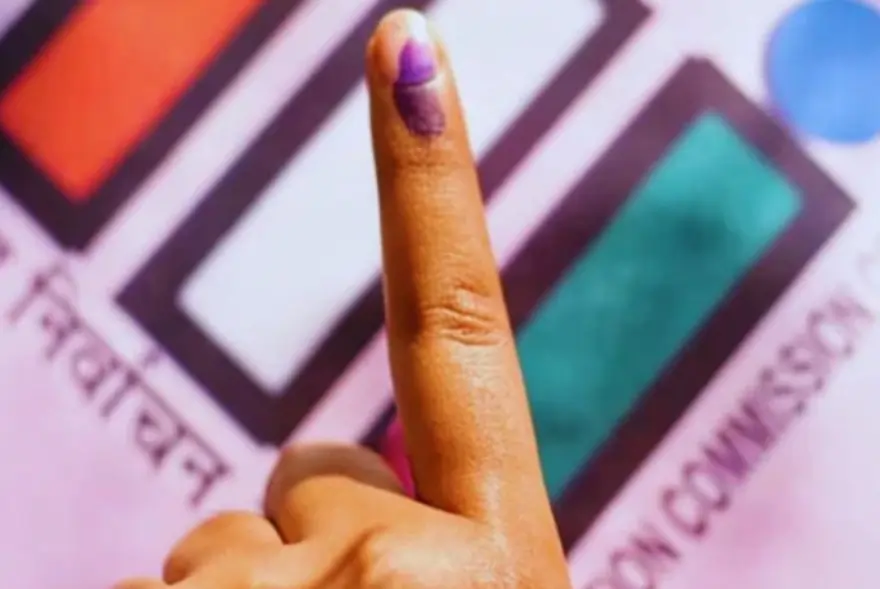 কাইলৈ দিল্লীবাসীয়ে নিৰ্বাচন কৰিব নিজৰ চৰকাৰ, ই ভি এমত বন্দী হ’ব ৬৯৯ গৰাকী প্ৰাৰ্থীৰ ভাগ্য
