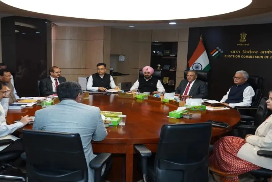 আধাৰৰ সৈতে সংযুক্ত হ’ব ভোটাৰ আই ডিও...নিৰ্বাচন আয়োগে ল’লে সিদ্ধান্ত !
