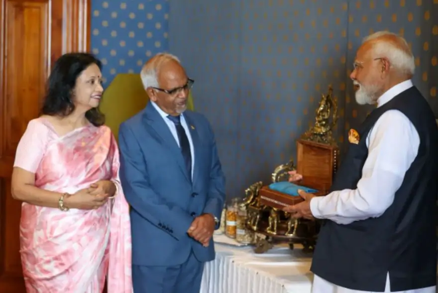 মৰিচাছৰ ৰাষ্ট্ৰপতিক প্ৰধানমন্ত্ৰী মোদীয়ে দিলে বিশেষ উপহাৰ