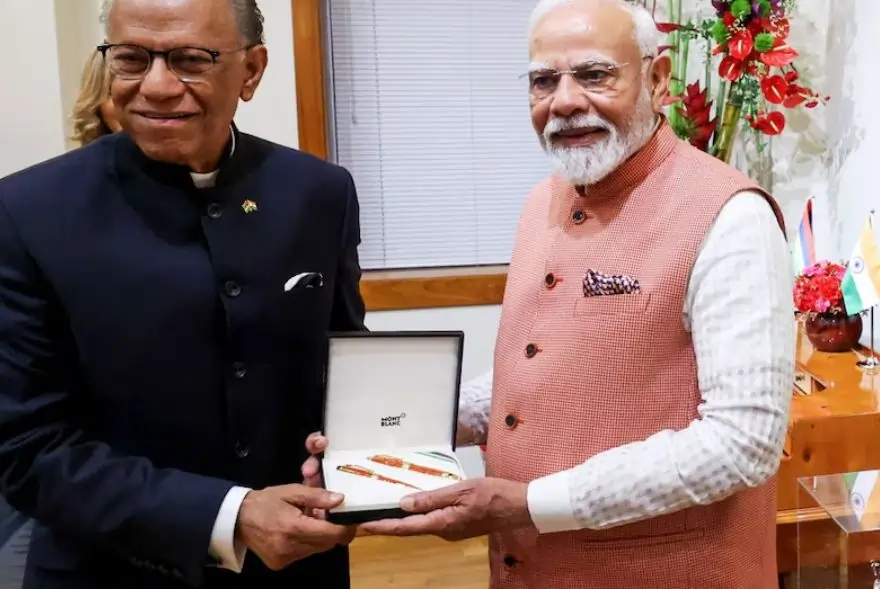 মৰিচাছ ৰাষ্ট্ৰীয় দিৱসৰ পেৰেডত অংশগ্ৰহণ প্ৰধানমন্ত্ৰী মোদীৰ...