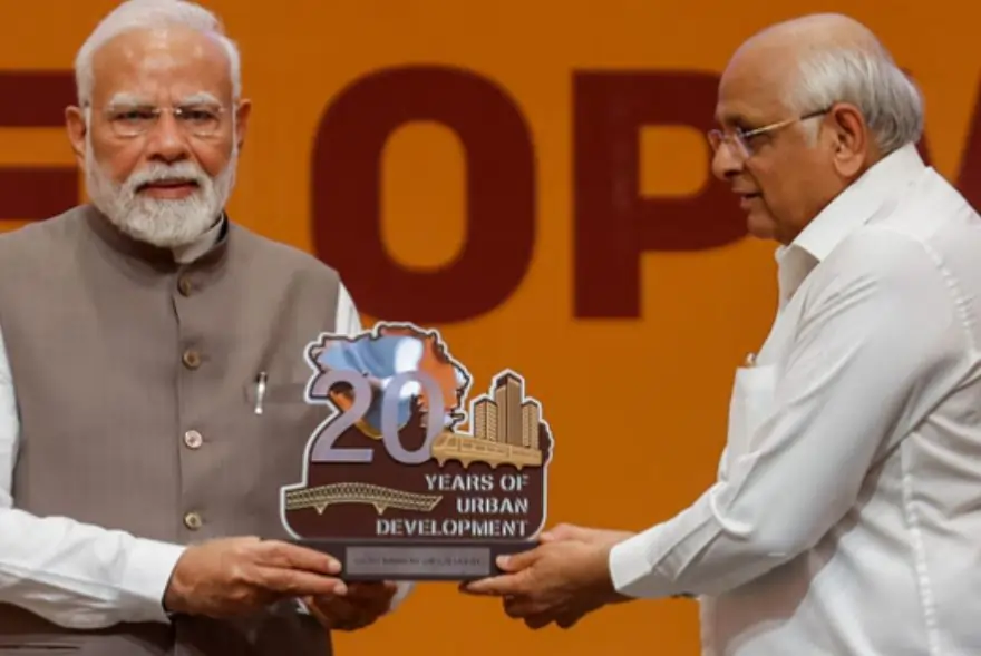 গুজৰাটত প্ৰধানমন্ত্ৰী মোদীৰ গৰ্জন