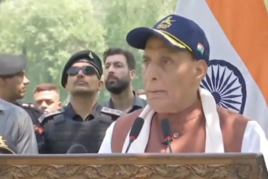 সেনা জোৱানৰ মনোবল বৃদ্ধি কৰিলে প্ৰতিৰক্ষা মন্ত্ৰীয়ে