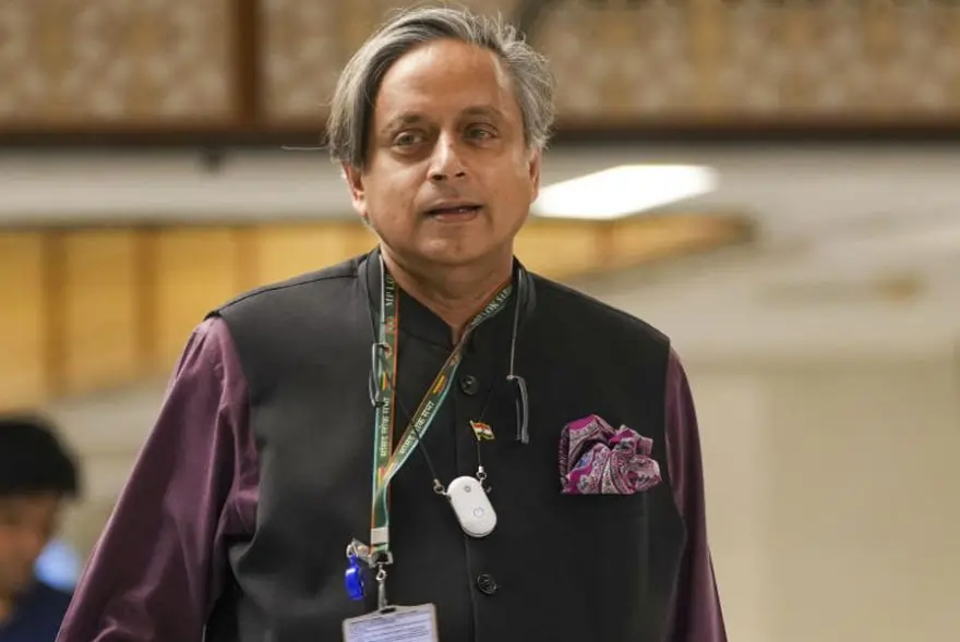 শশী থাৰুৰে