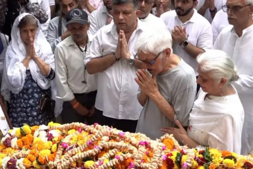 শোকাকুল পৰিৱেশত অন্ত্যেষ্টিক্ৰিয়া সম্পন্ন পাইলট সুমিত সভাৰৱালৰ