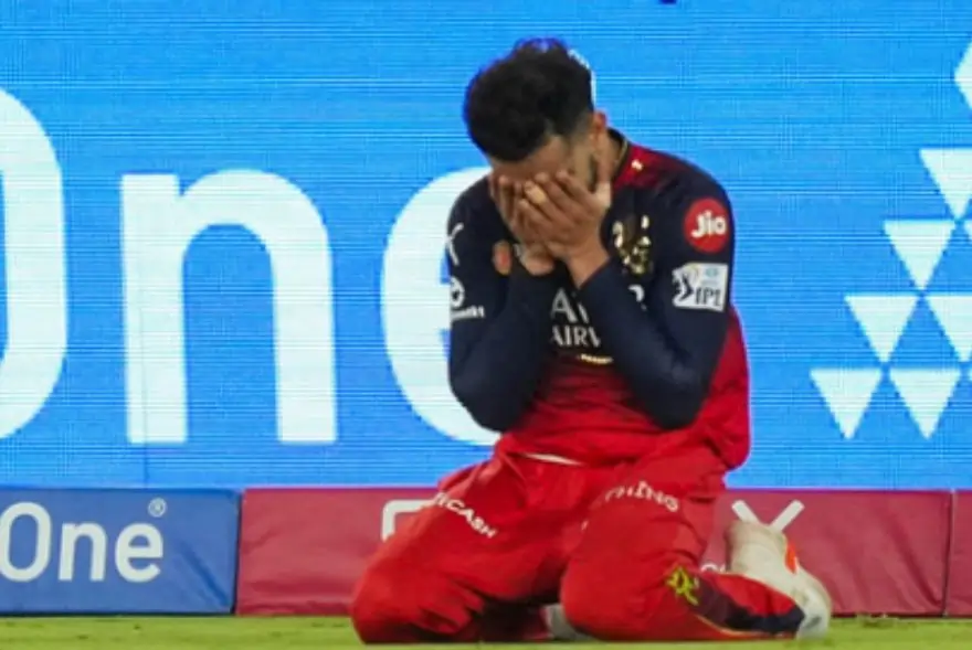 বিৰাট কোহলীৰ চকুত চকুপানী...