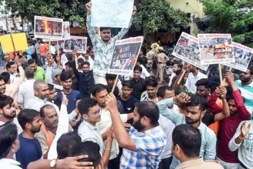 বাংলাদেশত শ্বেখ হাছিনা আৰু ইউনুছ সমৰ্থকৰ মাজত ৰক্তাক্ত সংঘৰ্ষ