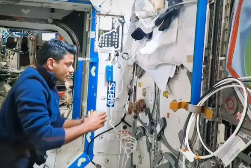 পৃথিৱীলৈ কেতিয়া উভতিব শুভাংশু শুক্লা…