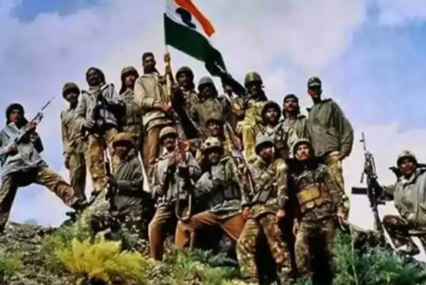 কাৰ্গিল বিজয় দিৱস : ৰাষ্ট্ৰপতি আৰু প্ৰধানমন্ত্ৰীকে ধৰি কৃতজ্ঞ ৰাষ্ট্ৰই শ্বহীদক জনালে শ্ৰদ্ধাঞ্জলি…