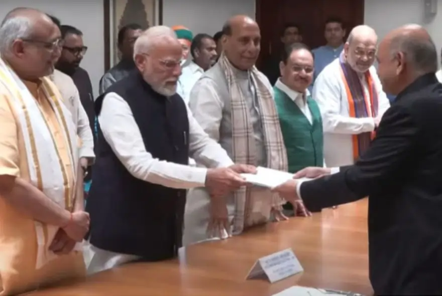 উপ-ৰাষ্ট্ৰপতি পদৰ বাবে মনোনয়ন দাখিল চি পি ৰাধাকৃষ্ণনৰ...