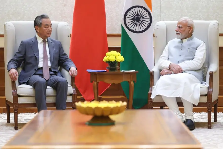 প্ৰধানমন্ত্ৰী মোদীক সাক্ষাৎ চীনৰ বিদেশ মন্ত্ৰীৰ