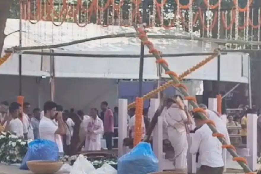 সোণাপুৰত উপস্থিত জুবিন গাৰ্গৰ নশ্বৰ দেহ কঢ়িয়াই নিয়া বাহন