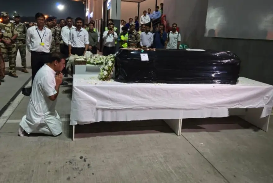 আকাশমাৰ্গেৰে দিল্লীৰ পৰা অসমলৈ আহি আছে প্ৰিয় শিল্পী জুবিন গাৰ্গ…
